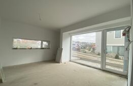 Casa pe calcan cu priveliste deschisa si compartimentare deosebita.