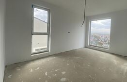 Casa pe calcan cu priveliste deschisa si compartimentare deosebita.