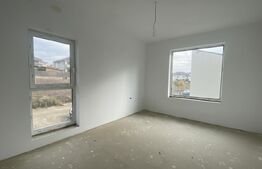 Casa pe calcan cu priveliste deschisa si compartimentare deosebita.