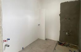 Casa pe calcan cu priveliste deschisa si compartimentare deosebita.