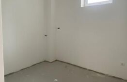 Casa pe calcan cu priveliste deschisa si compartimentare deosebita.