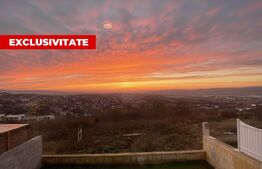 Casa pe calcan cu priveliste deschisa si compartimentare deosebita.