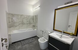 Casa pe calcan cu priveliste superba si compartimentare deosebita.