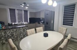 Casa tip duplex, 5 camere, 249 mp de teren, zona Terra