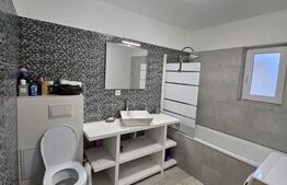 Apartament semidecomandat cu 3 camere, 61 mp utili, parcare, zona Terra