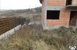 Casa la rosu de vanzare, 200 mp, cu teren de 700 mp, zona strazii Campului!