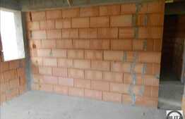 Casa la rosu de vanzare, 200 mp, cu teren de 700 mp, zona strazii Campului!