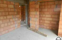 Casa la rosu de vanzare, 200 mp, cu teren de 700 mp, zona strazii Campului!