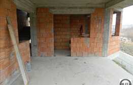 Casa la rosu de vanzare, 200 mp, cu teren de 700 mp, zona strazii Campului!