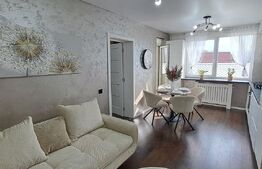 Apartament cu 3 camere, etaj 1/4, zona Sportului, cu parcare 