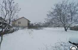 Casa demolabila de vanzare cu 1450 mp teren si front de 20 ml