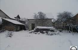 Casa demolabila de vanzare cu 1450 mp teren si front de 20 ml