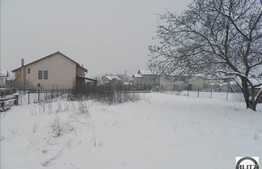 Casa demolabila de vanzare cu 1450 mp teren si front de 20 ml