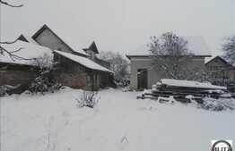 Casa demolabila de vanzare cu 1450 mp teren si front de 20 ml