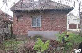 Casa demolabila, cu teren de 489 mp si front la strada de 10 ml, zona Someseni!