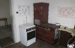 Casa demolabila, cu teren de 489 mp si front la strada de 10 ml, zona Someseni!