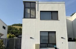 Casa cu 4 camere, instalatie fotovoltaica, acces restrictionat, zona Vivo