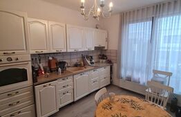 Casa cu 4 camere, instalatie fotovoltaica, acces restrictionat, zona Vivo