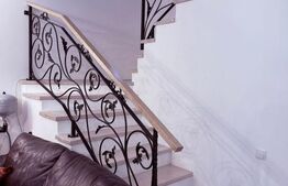 Casa cu 4 camere, instalatie fotovoltaica, acces restrictionat, zona Vivo