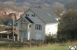 O casa situata la 25 km de Cluj, zona linistita, si plina de natura !