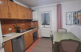 Apartament cu 2 camere, decomandat, etaj 2 din 3, zona Stejarului 