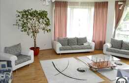 Casa cu arhitectura deosebita si priveliste unica