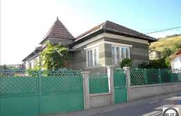 Casa de vanzare 100 mp cu 650 mp teren, front la 2 strazi