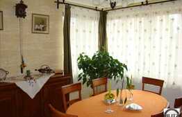 O casa cocheta, amenajata cu stil, in zona linistita!