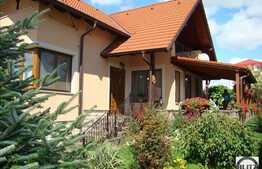 O casa cocheta, amenajata cu stil, in zona linistita!