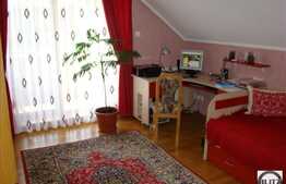 O casa cocheta, amenajata cu stil, in zona linistita!