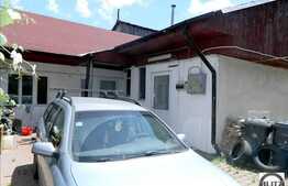 Vanzare 2 case, 100 +90 mp, intr-o curte de 360 mp cu front de 20 ml