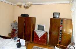 Vanzare 2 case, 100 +90 mp, intr-o curte de 360 mp cu front de 20 ml