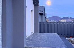 Casă de vânzare în Sânpetru – teren 300 m², suprafață utilă 79 m², 174.999 EUR 