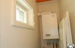 Casa renovata in curte comuna pregatita pentru sediu firma