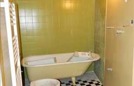 Casa renovata in curte comuna pregatita pentru sediu firma