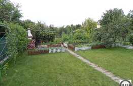 De vanzare 2 case la pret de una, in aceeasi curte cu teren 565 mp