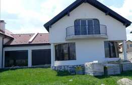 Casa cu piscina in zona linistita, semifinisata, 160 mp utili, 513 mp teren