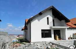 Casa cu piscina in zona linistita, semifinisata, 160 mp utili, 513 mp teren