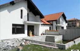 Casa cu piscina in zona linistita, semifinisata, 160 mp utili, 513 mp teren