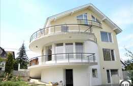 Casa cu arhitectura deosebita si priveliste unica!