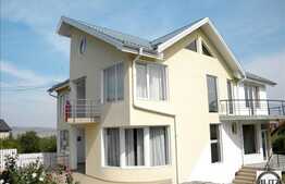 Casa cu arhitectura deosebita si priveliste unica!