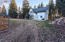 Casa de vacanta/locuit  7 camere, 420 mp utili, 1430 mp de teren, Marisel