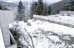 Casa pe malul lacului Tarnita! 300 mp utili si 750 mp teren, semifinisata