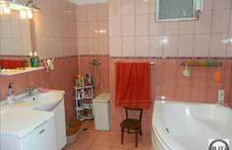 De vanzare casa S+P+2E+M, in zona centrala