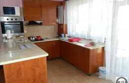 De vanzare casa S+P+2E+M, in zona centrala