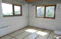 Casa la rosu in zona linistita! 160 mp utili si 700 mp teren!