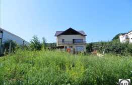 Casa la rosu in zona linistita! 160 mp utili si 700 mp teren!