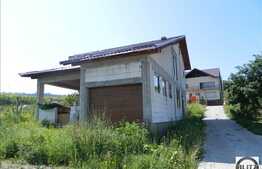 Casa la rosu in zona linistita! 160 mp utili si 700 mp teren!
