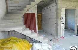 Casa la rosu in zona linistita! 160 mp utili si 700 mp teren!