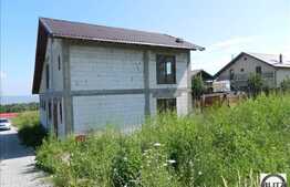 Casa la rosu in zona linistita! 160 mp utili si 700 mp teren!